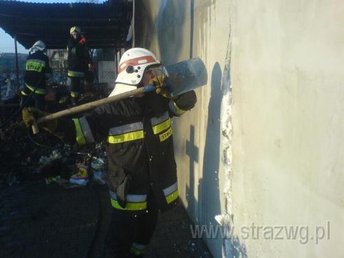 Po¿ar kontenera na ¶mieci.